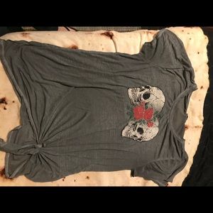 Tee shirt , torrid 2x with skulls , tie up end